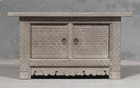BT-1812-3, Houten dressoir met snijwerk