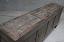 BT-1933, Houten dressoir