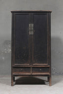 BT-1937, Zwarte kast met deuren en lades