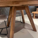 ET 323, Ronde eettafel van teakhout