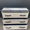 KO 174, Koffer bekleed met koeienhuid, 3 lades
