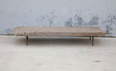L194, Houten salontafel met ijzeren poten