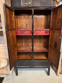 SKT 001, Zwarte kast