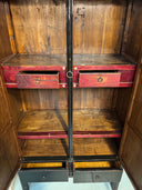 SKT 001, Zwarte kast