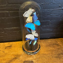 VI 201, Glazen stolp met blauwe en witte vlinders