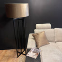 VL 104, Zwart stalen vloerlamp