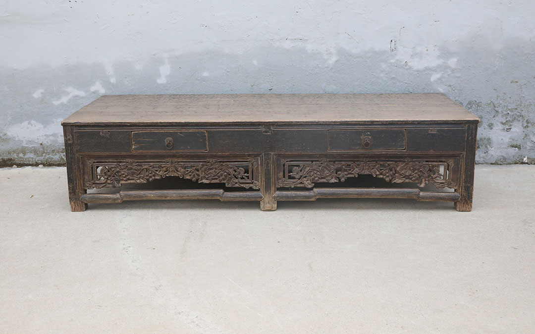 42-6115, Coffee table with drawers and details