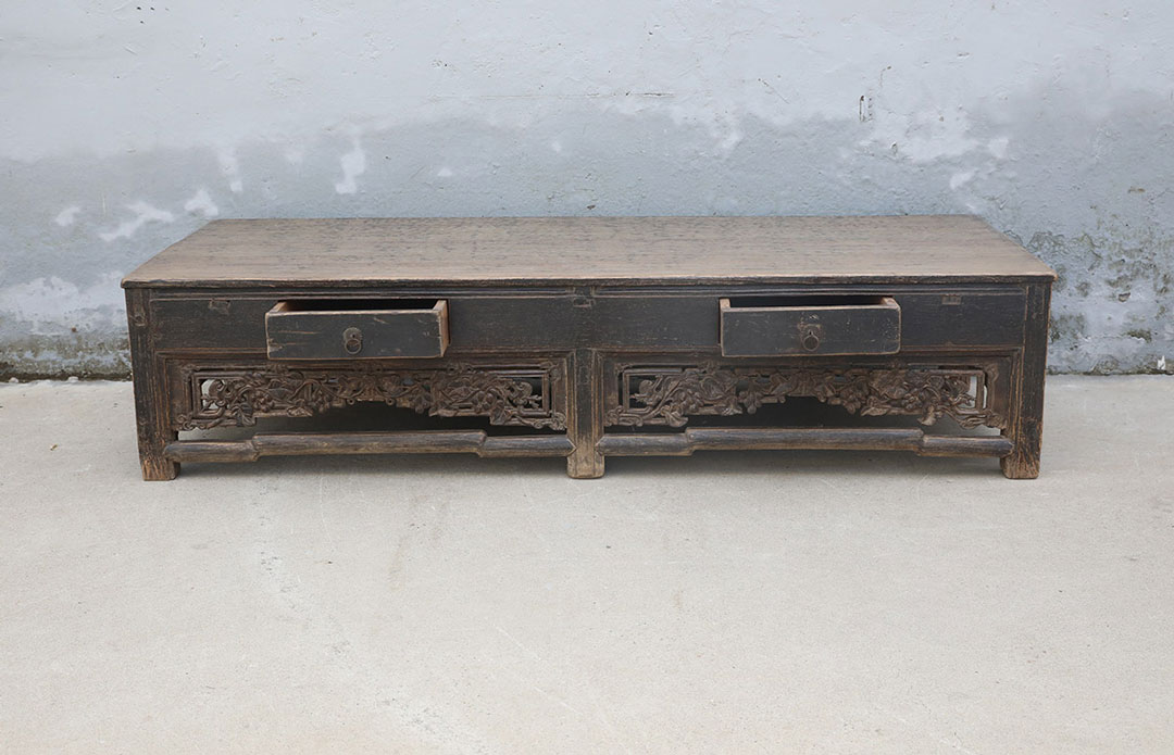 42-6115, Coffee table with drawers and details