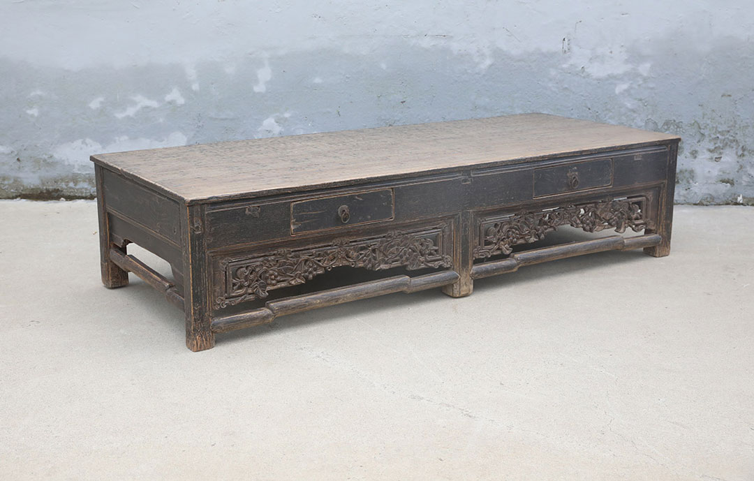 42-6115, Coffee table with drawers and details