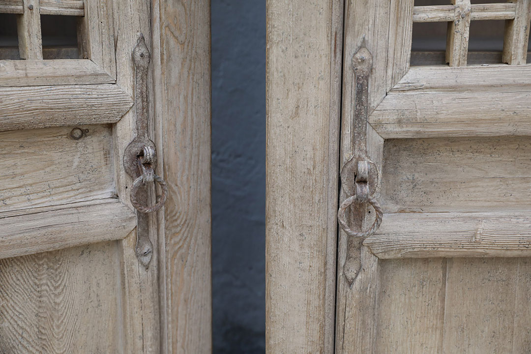 42-7126, Wooden cabinet, old door