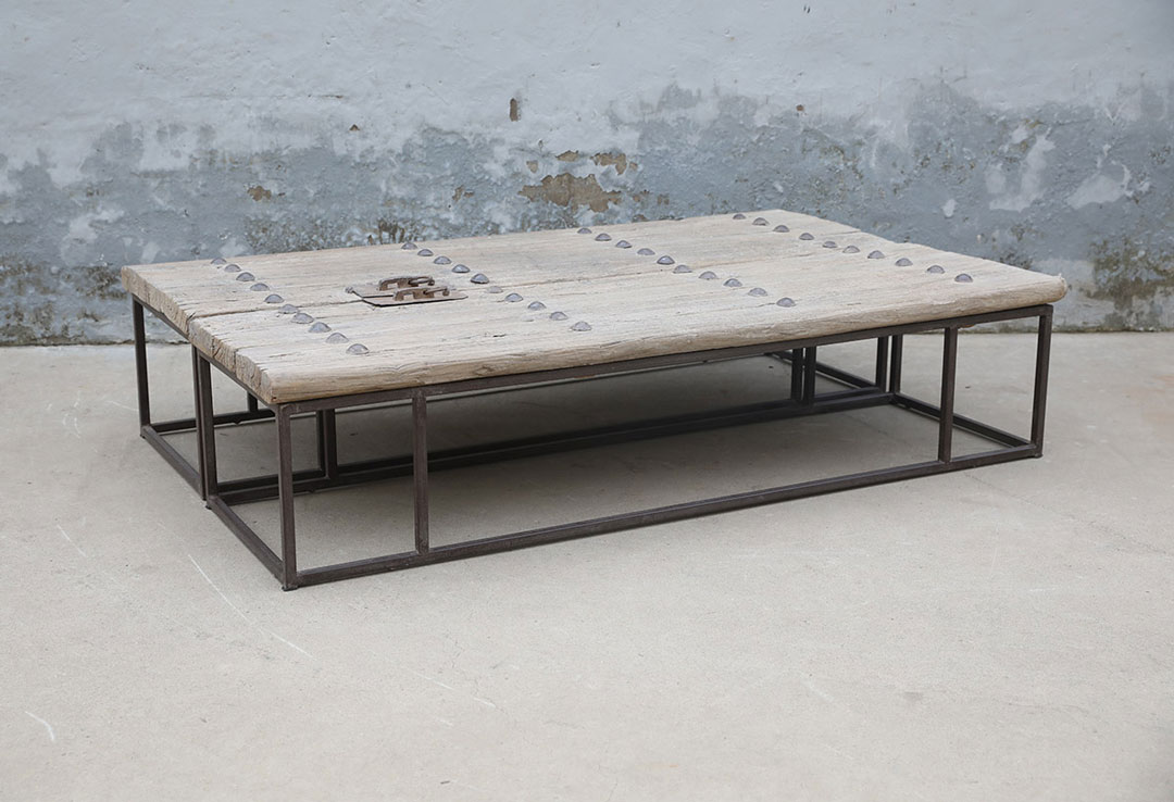 42-7131, Coffee table set, made of old doors