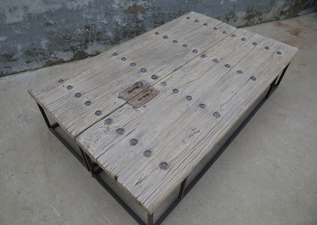 42-7131, Coffee table set, made of old doors