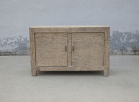 A105, Wooden dresser with doors