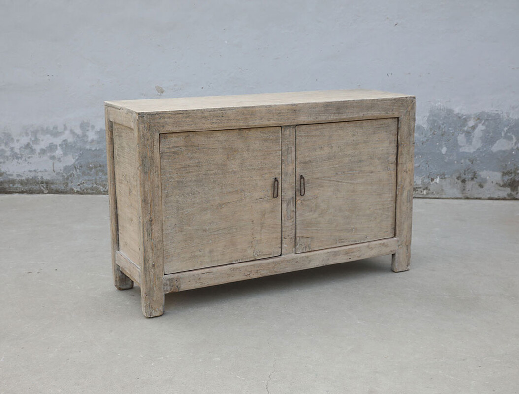 A105, Wooden dresser with doors