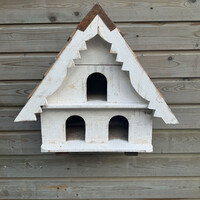 DE 327, Wooden birdhouse