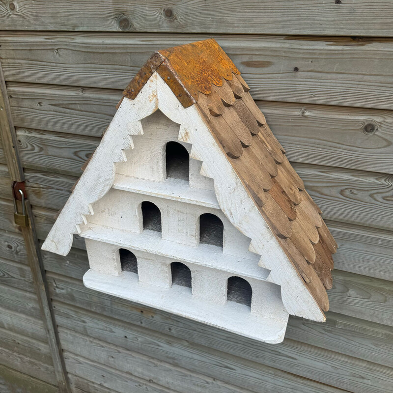 DE 328, Wooden birdhouse