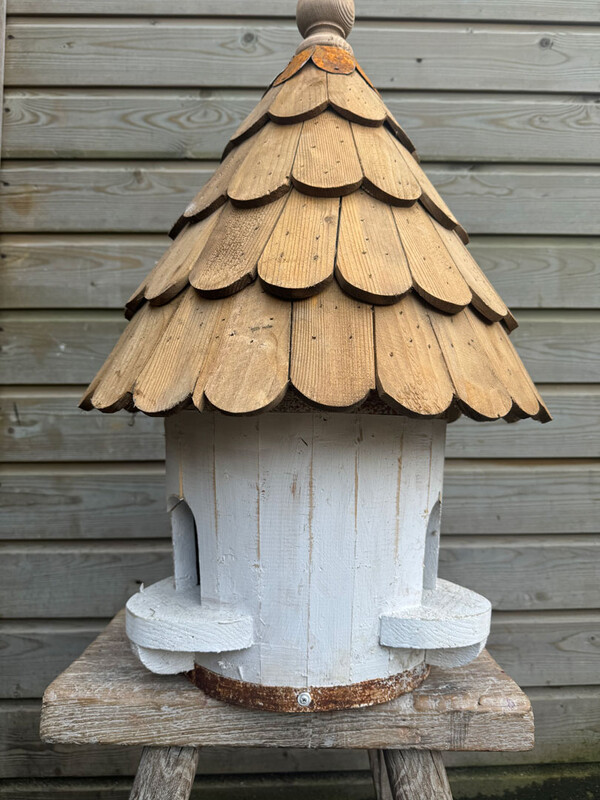 DE 329, Round birdhouse