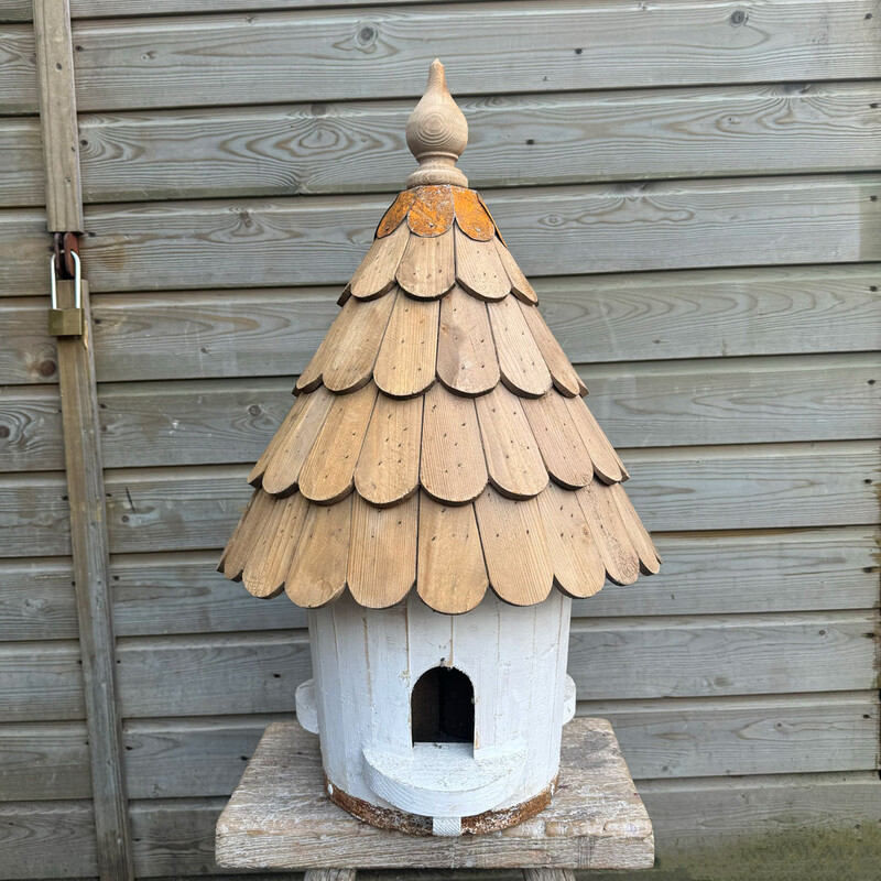 DE 329, Round birdhouse