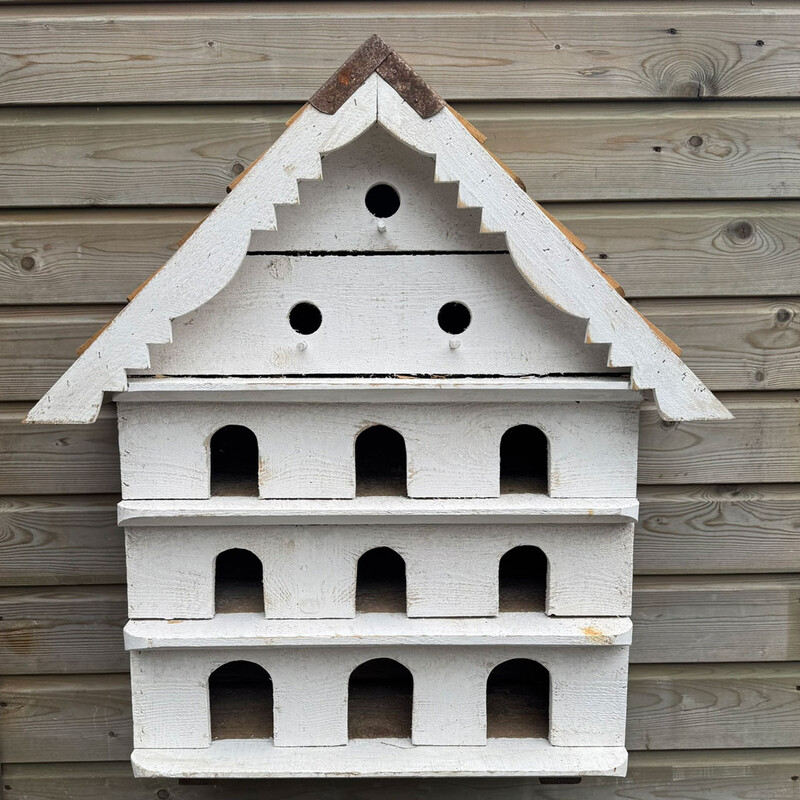 DE 332, Big wooden birdhouse