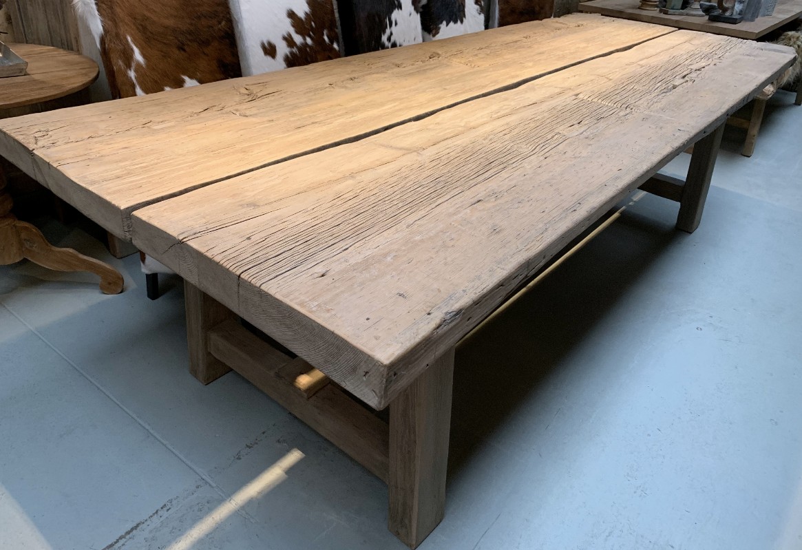 Bedankt Ministerie handleiding Bijzondere en ruige tafel gemaakt van oud elm hout - eetkamertafel -  Antieke tafels, tafels van oud hout. landelijke tafels. - De Jong Interieur