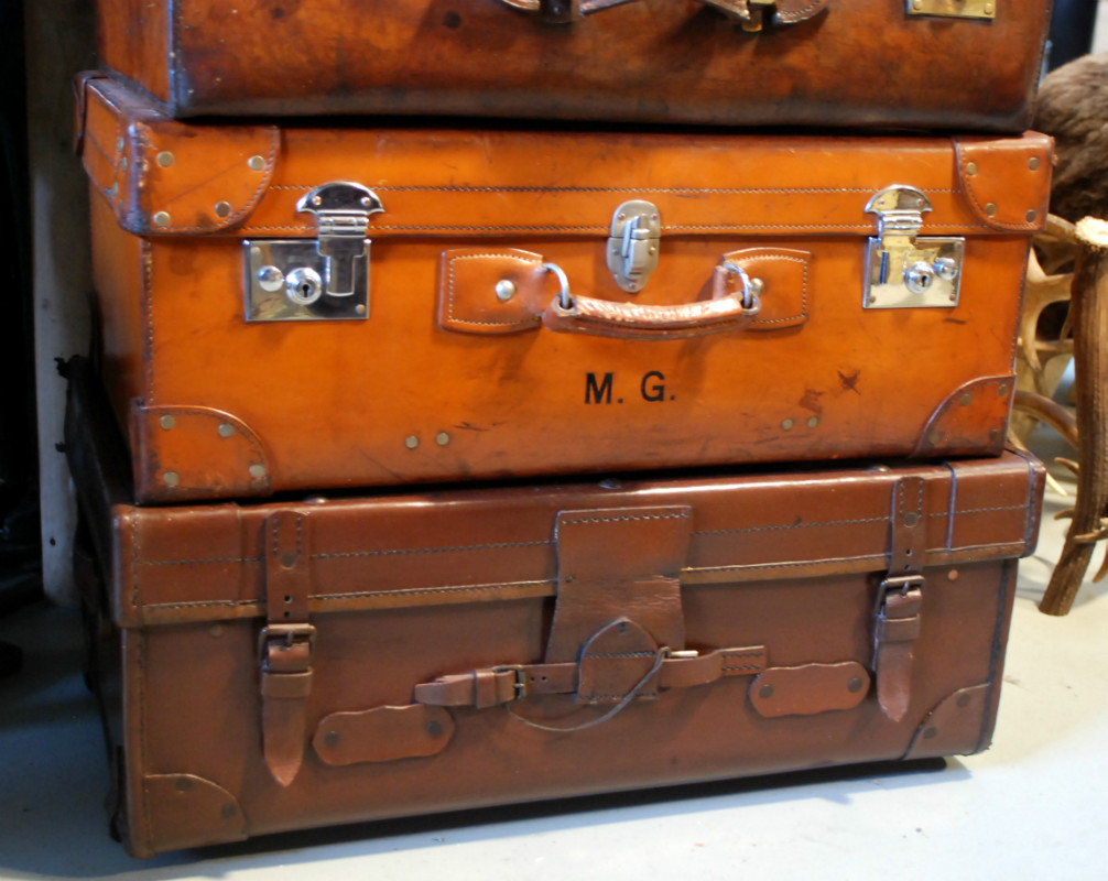 Oude lederen koffers. Antieke koffers - Koffers, Antieke en hutkoffers - De Jong Interieur