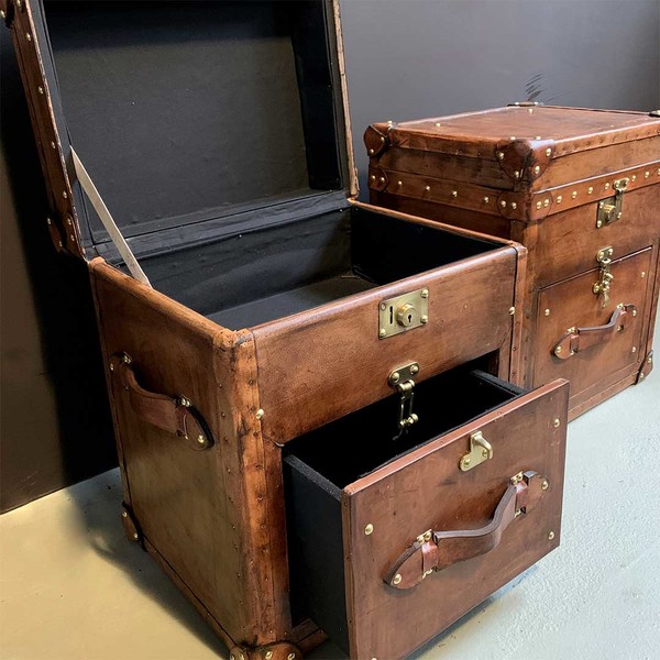 parfum Voorbijgaand Ritueel Koffer, antiek look leer (lades en deksel) - Koffers, Antieke koffers en  hutkoffers - De Jong Interieur