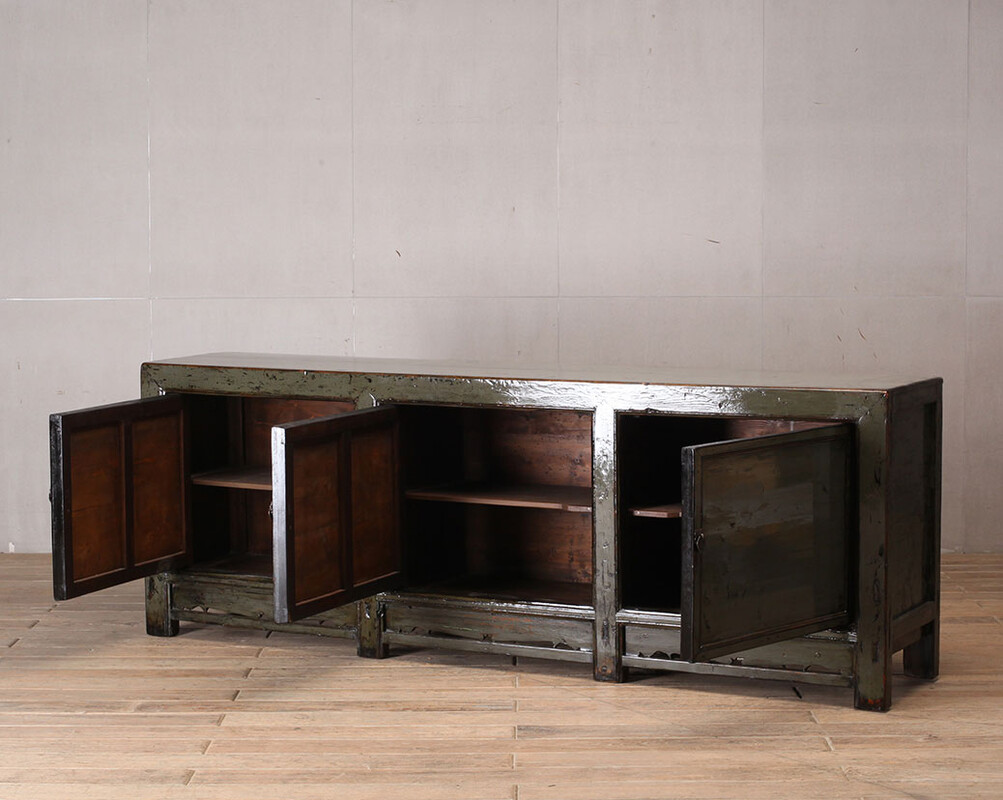 R194, Green patina dresser