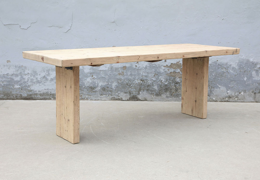 S28, Wooden dining table