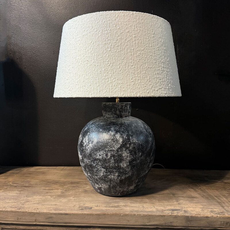 TL 247, Black jar lamp