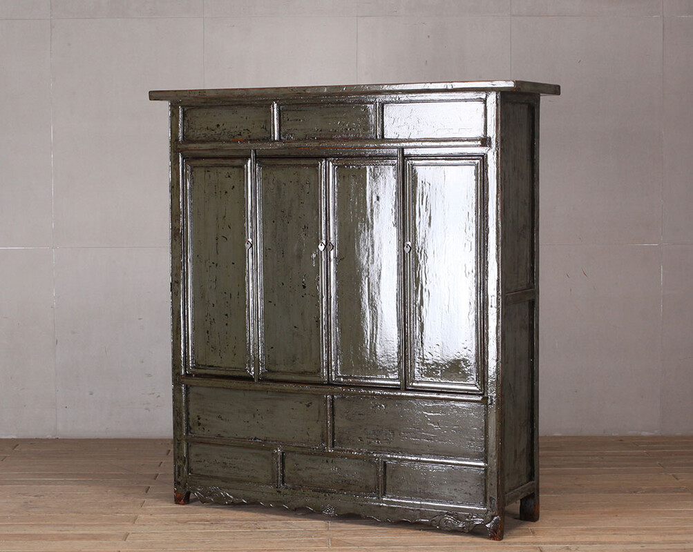 U060, Green lacquered cabinet