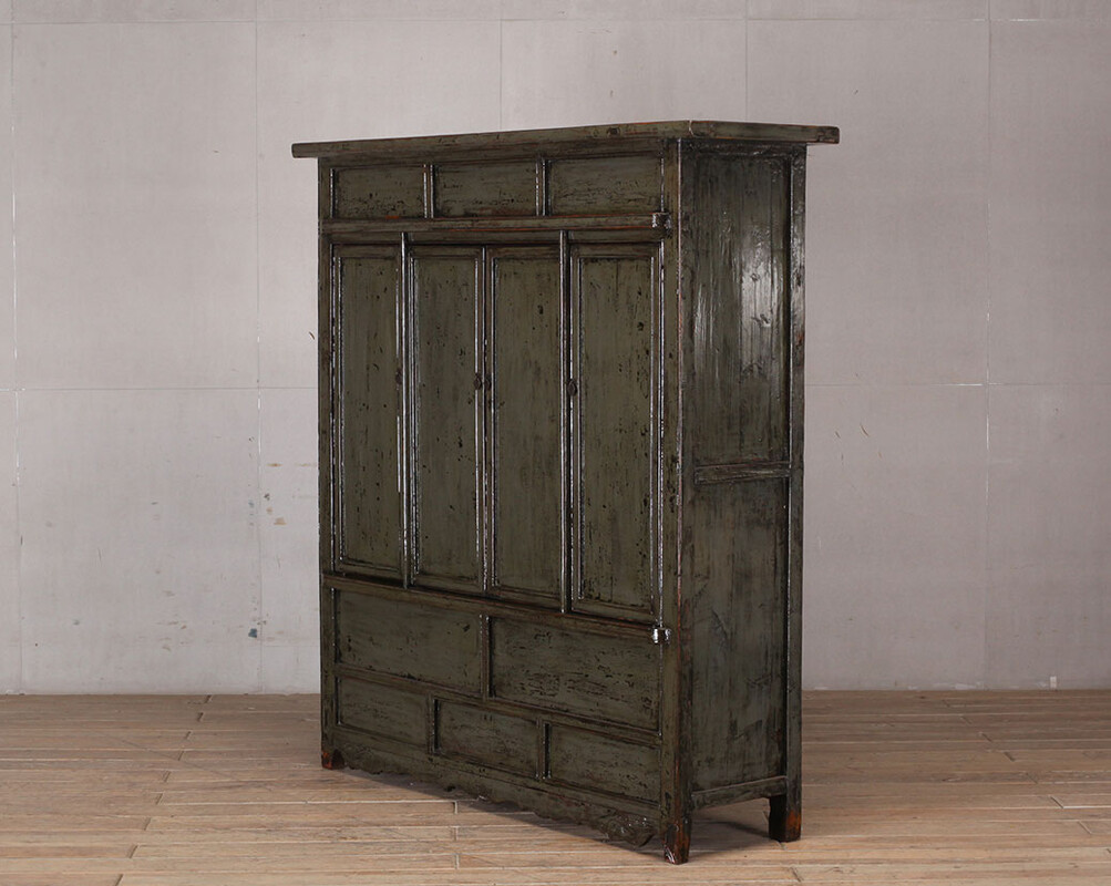 U060, Green lacquered cabinet