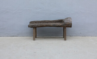 U152, Unique wooden bench