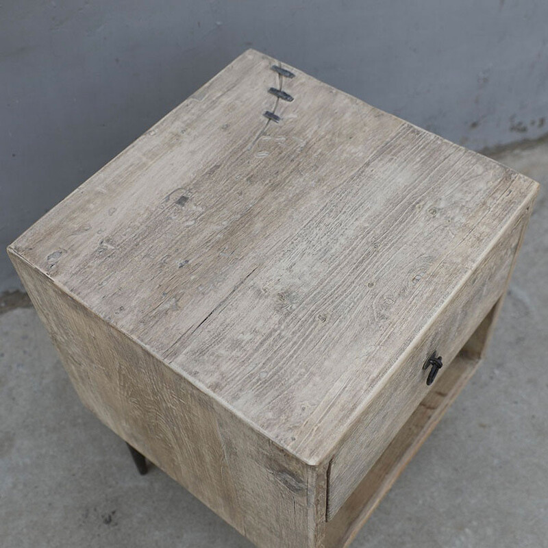 VM 190, Wooden nightstand